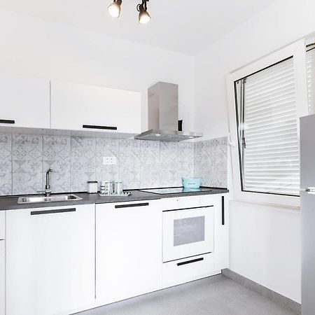 Apartment Black & White Сплит Экстерьер фото